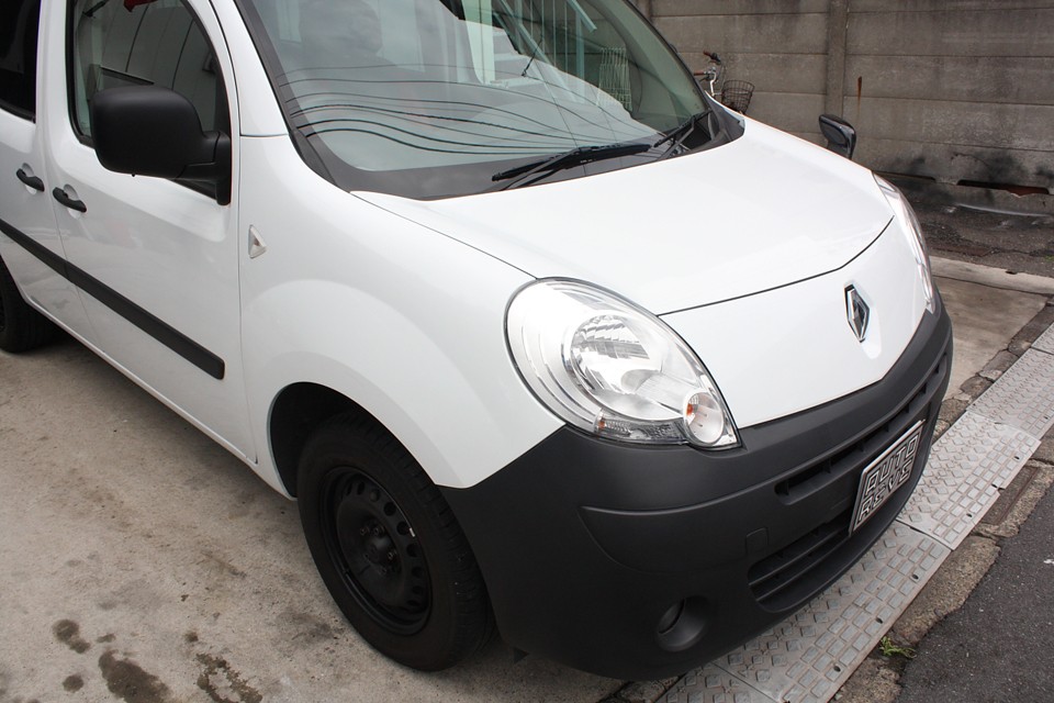 もちろん目立つキズ、凹みなんかはありませ〜ん！樹脂バンパーも「見て見てぇ〜」状態！