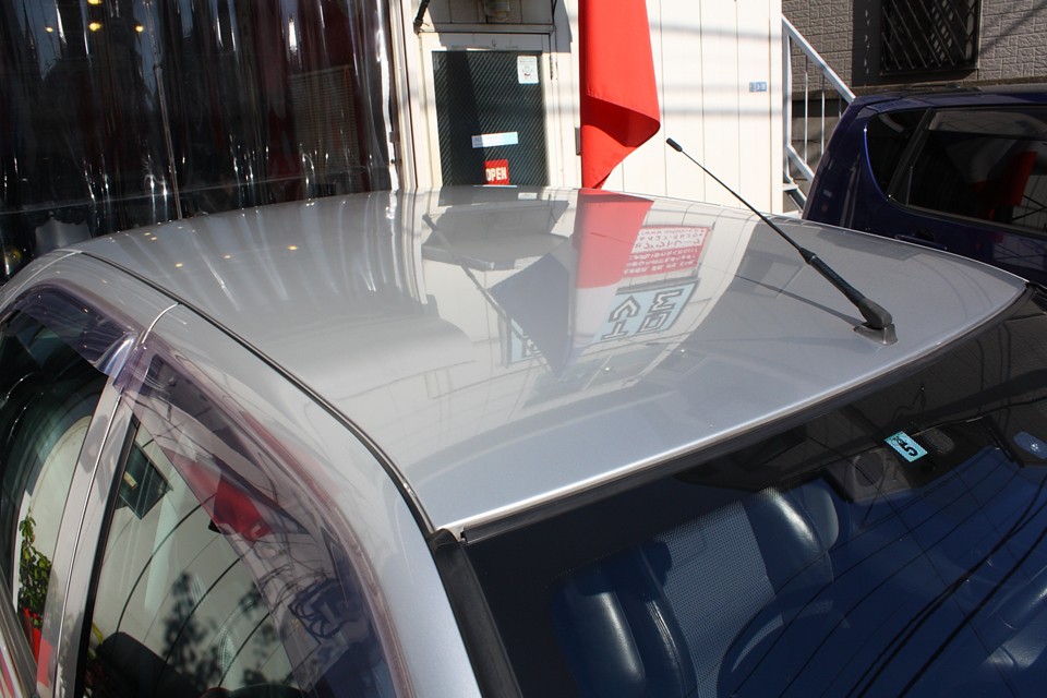 一番傷みやすいルーフの塗装も色褪せ、クリア剥げはありません！