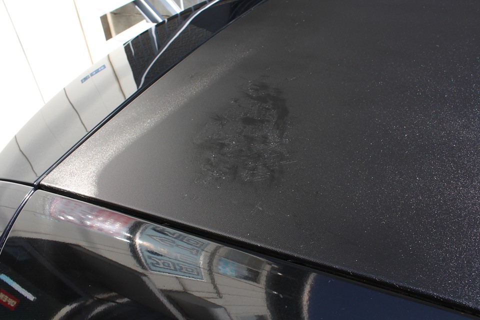 唯一残念なのがココ。フィルムがうまく剥がれなかったんでしょうね。これくらいはしょうがないか…。