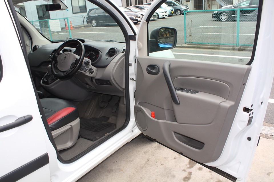 このカングーはインテリアがこれまた特別なのです！なんと…