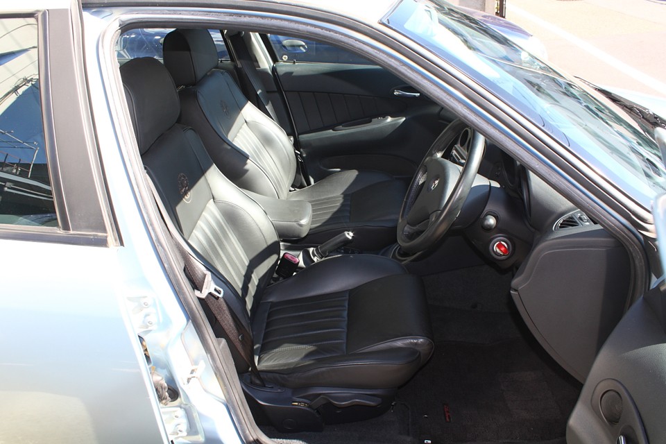 厚手だけどしっとりしたシートに座れば、もうアドレナリン出まくり〜！←完全にパブロフの犬