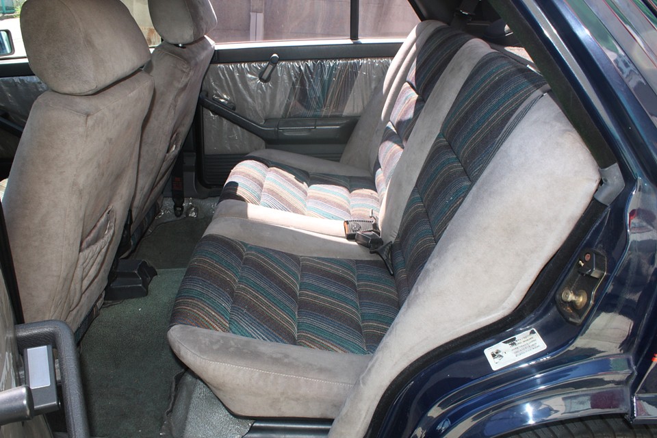 これだけスポーティなクルマにこの生地、この仕立て…「すべらんなぁ〜！」