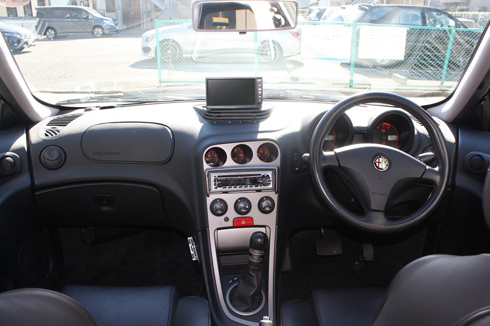 「他の人は見ないでぇ〜」的なドライバー一筋のメーター類！