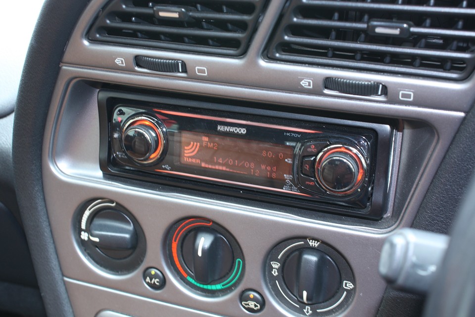 KENWOOD製のMP3対応オーディオ付き！オレンジイルミはメーター照明とも合ってます！←こ〜ゆ〜とこ大事！