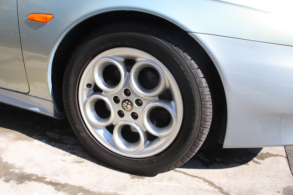 V6専用アルミホイールもかなり状態は良いかと…。
タイヤ残溝はF8mm、R7mmです。当分交換の必要は無さそうです。