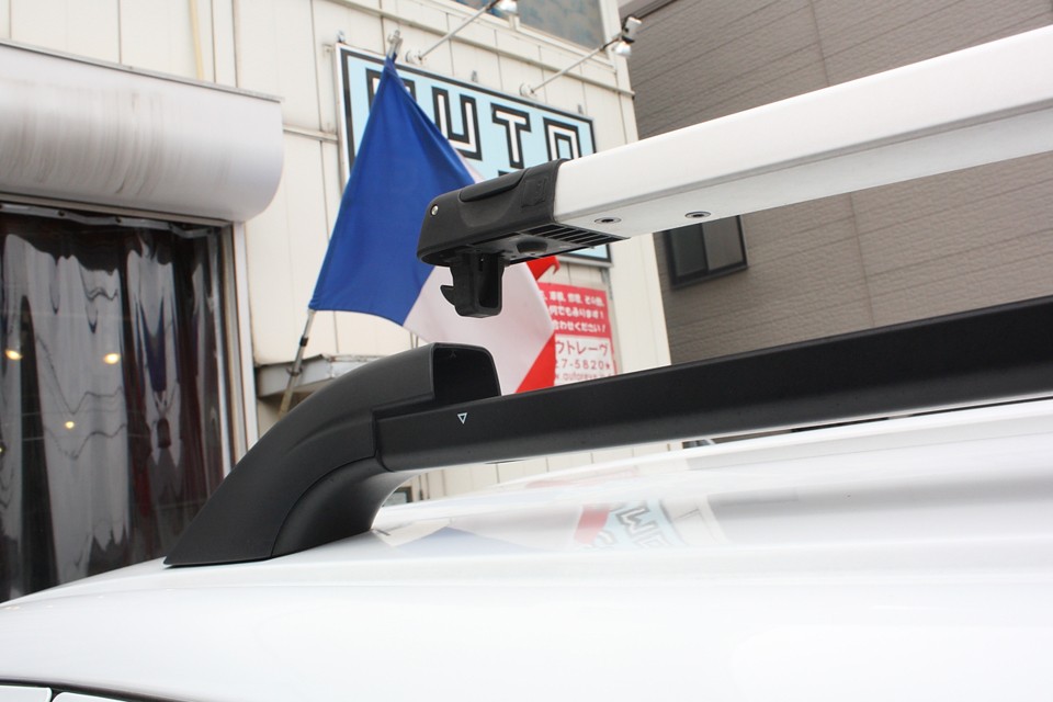 このロックを外して90度回転させると…。