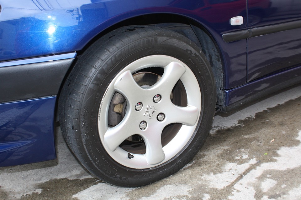 う〜ん、タイヤがそろそろ交換時期…ええ〜い、タイヤもミシュラン4本サービスしちゃいます〜！
ホントに良いの？社長〜！タイベル、タイヤもサービスなんて！太っ腹過ぎやしませんか？っと。