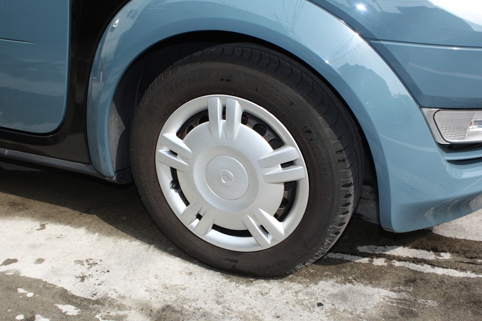 タイヤはF5mm、R10mmありますので当分交換の必要はなさそうです。