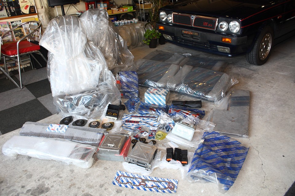 更に更に、大、大、大出血サービス！これだけのパーツもお付けしま〜す！ホントですってばぁ〜！