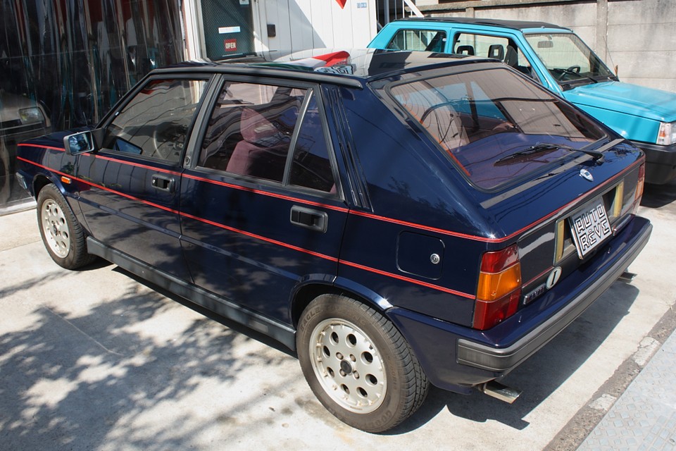 オリジナルの赤いサイドラインもちゃんと残ってます！これ大事！