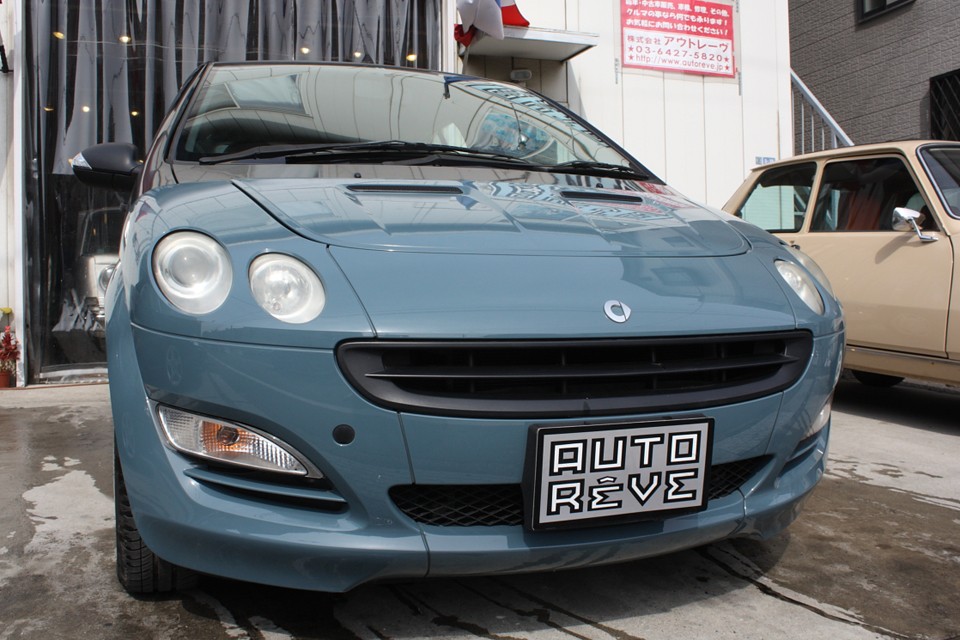 ミッションは欧州車には良くあるマニュアルモード付きセミオートマです。
独特のシフトタイミングは少しクセがありますが、慣れるとこれ結構楽しいかも…。