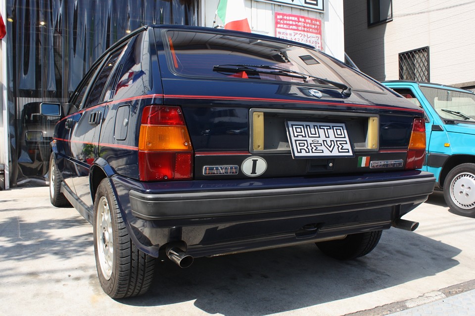 ブリスターフェンダーが無い分、リア周りのエッジの効いた美しいデザインがはっきりと分かります。