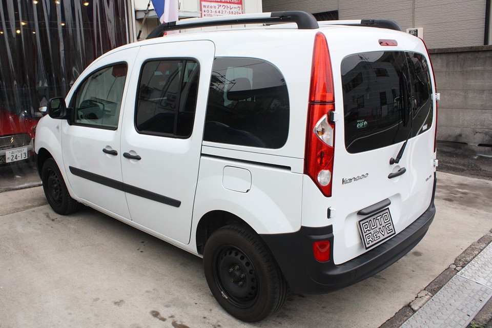 飾り立てるより、カングー本来の商用車っぽいイメージが良いっていう方にはうってつけ！
って言うかこれが良いのだぁ〜！