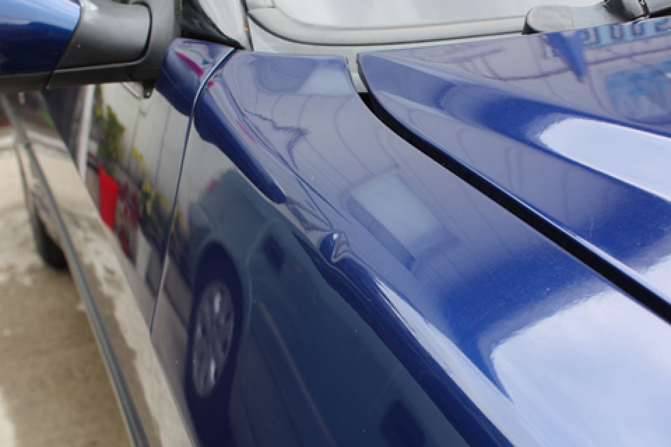 その2：右フロントフェンダーの凹み