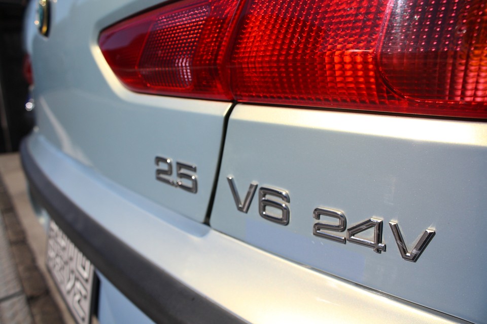 興味はあるけどV6は未体験という貴方！そして昔乗ったV6が忘れられない！もう一度あの官能を！という貴方！
どちらの方にもご納得いただける状態の156で〜す！