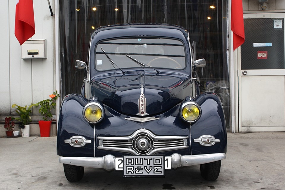 あの醜いアヒルの子（２ＣＶ）より２年も前に同じ空冷フラットツイン６００ｃｃで発表されたことからも判ります。