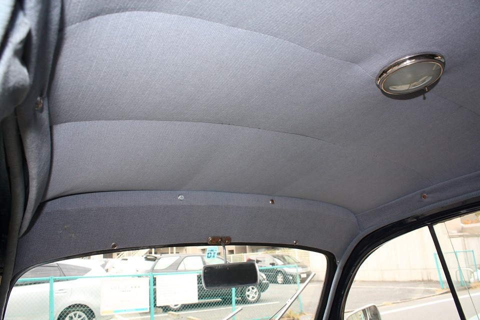 寝台列車の個室についているかの様な雰囲気を持つ室内灯。