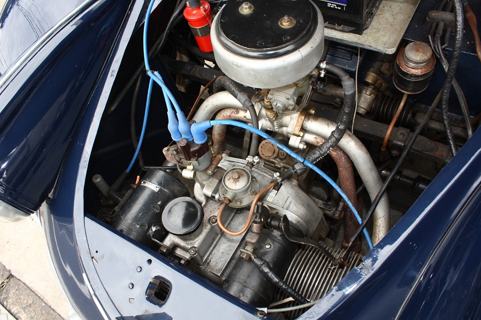 心をえぐる様なボディデザインに、貧弱とも思えるエンジン・・・何故？