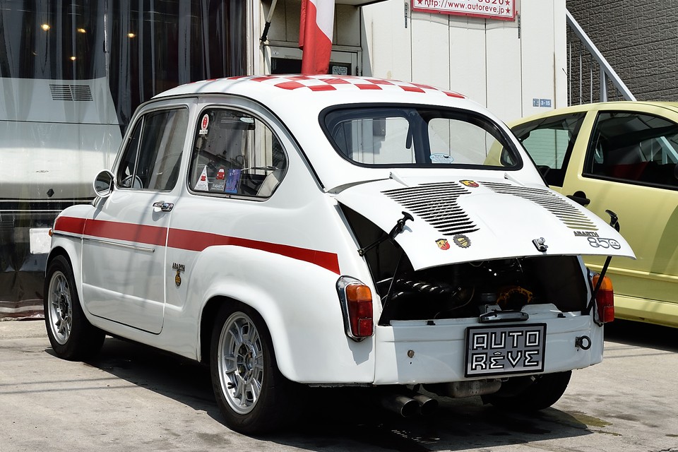 ボディワークの素晴らしさ、細部にわたるディテールのこだわりで、単なるconversion MODELは遥かに超えているのではないかと・・・。