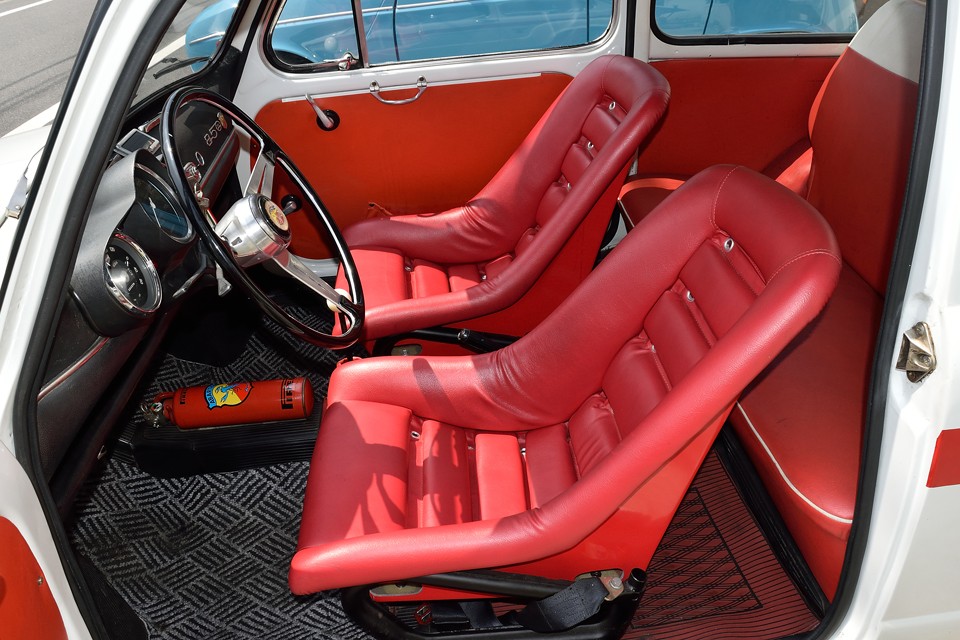 座った瞬間、アドレナリン出まくりのバケットシート！状態も良いですね。