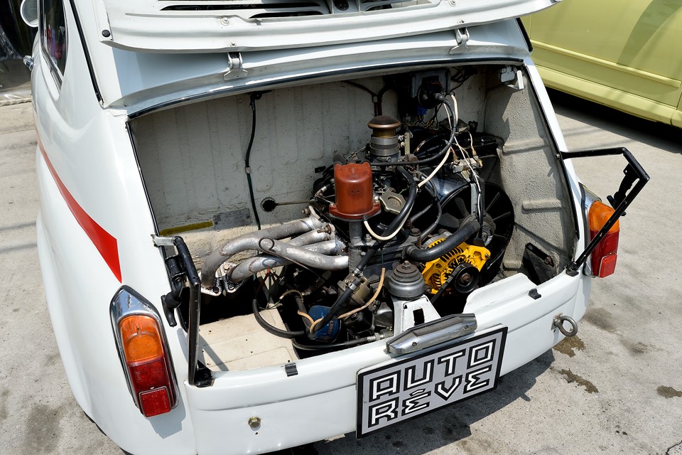 エンジンのベースはＦＩＡＴ６００時代からアウトビアンキまでずっと使われているものなので、違和感も無くスッキリとまとまった印象です。