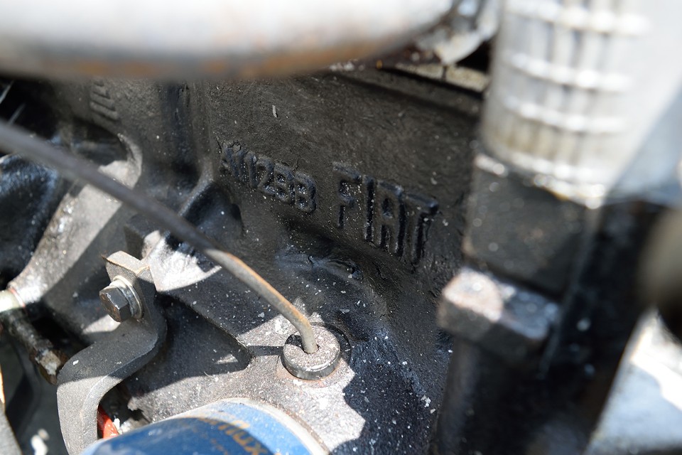 エンジンブロックに「Ａ１１２ＢＢ ＦＩＡＴ」の文字が読み取れます。