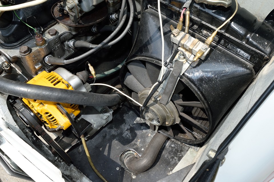 オルタネーターは安心の国産品に交換済み！オリジナルのマレリー製に比べ、発電量、信頼性ともに大幅ＵＰ！