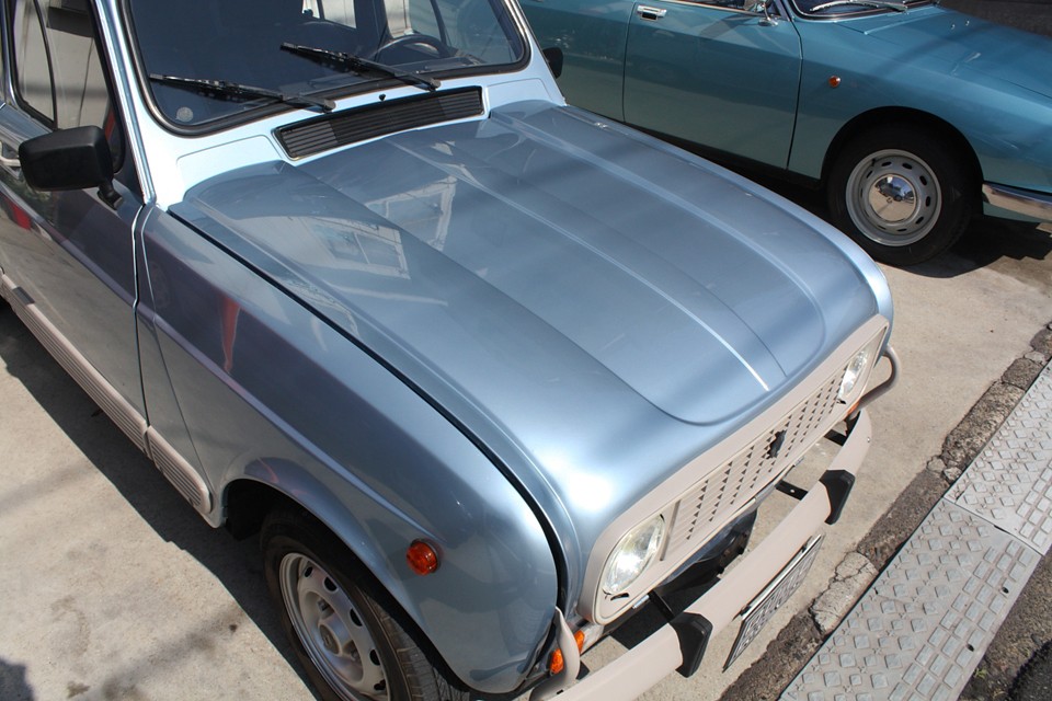 ここまで仕上げるのにどれ程の時間とコストが…。
毎度言いますが、結局古いクルマは最初の状態が良いものがお得なんです！