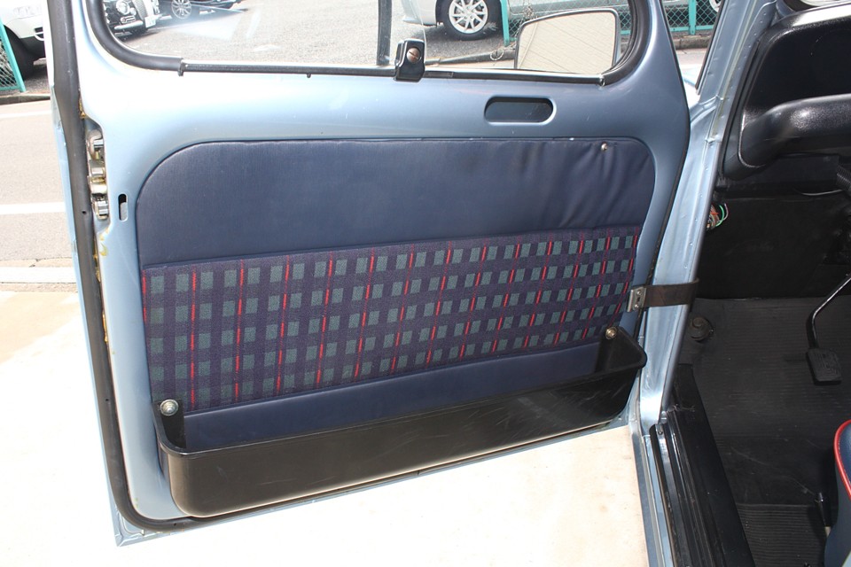 内張りも反ってないし、パコパコしてないし！