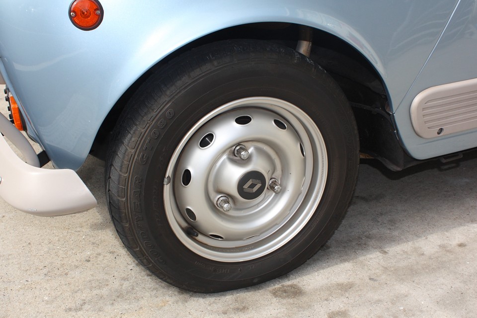 錆びてないキャトルの鉄ッチンホイール！携帯持ってない女子高生並みに貴重〜！（笑）