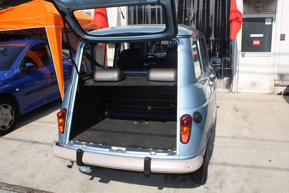 でもって、これだけのラゲッジスペースがあるんですからねぇ。キャトルって偉大！