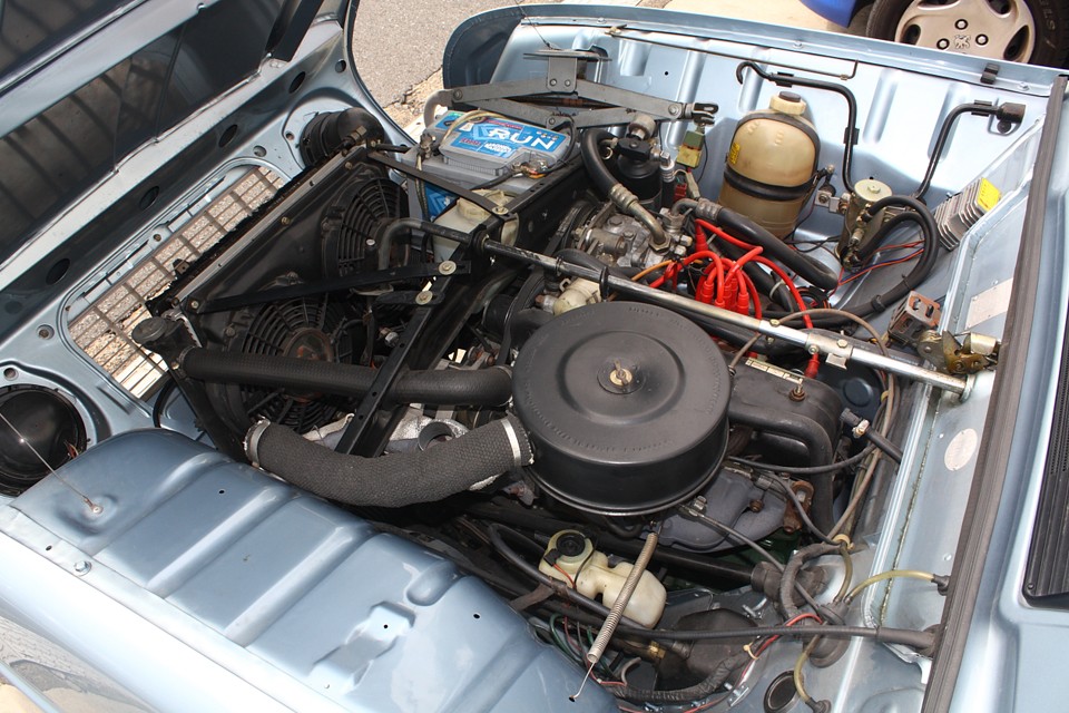 いい感じでしょ〜？ホース類の柔らかい感じとか、アーシングとか、油で汚れて無いとか…。
当たり前の事ですが、それがちゃんとしてるって、やっぱ安心〜！