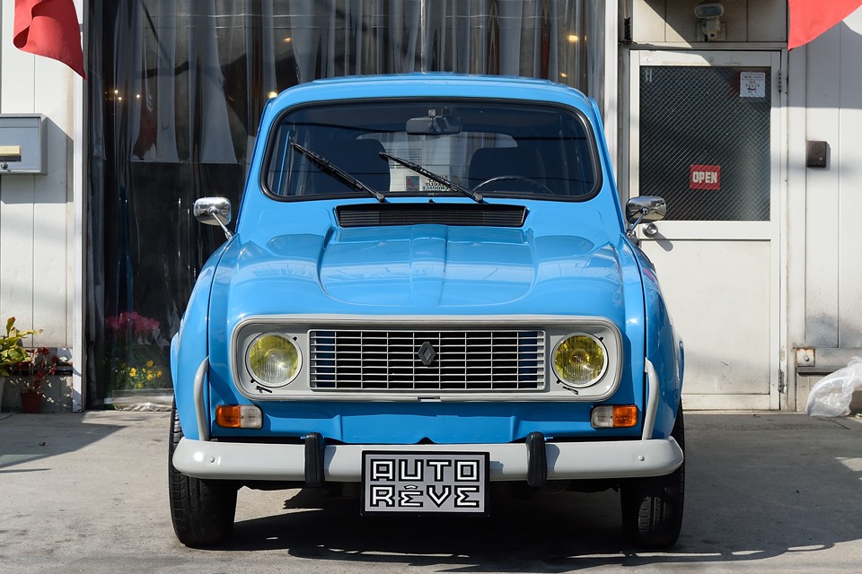 やはりフランス車にはイエローバルブが似合うのです！ボディのブルーとのコントラストも◎！