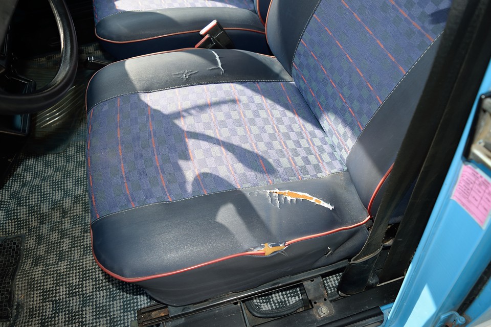 シートカバー、もしくは座布団は必須でしょうか・・・。