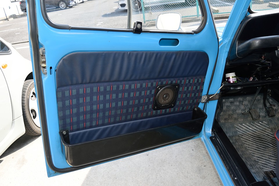 内張りは経年での薄汚れはもちろんありますが、目立つ損傷や酷い汚れはありません。