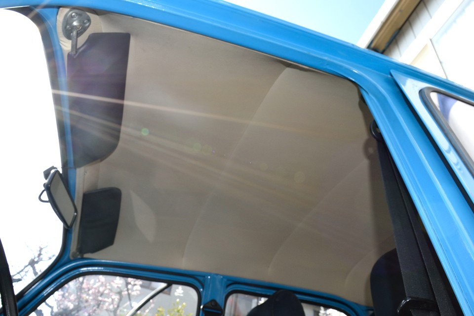 天張りも合格ですね。タレ、破れはありません。タバコやペットのイヤな臭いもありません！