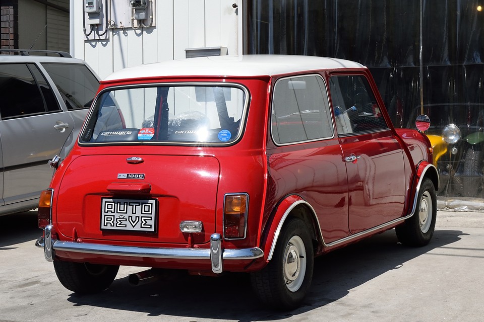 キャブ、センターメーター、10インチタイヤ、センターマフラー、コイルサスでと、てんこ盛りのミニ！
ミニ本来のシンプルなイメージはそのままに、中身はチョ～こだわり仕様なのです！