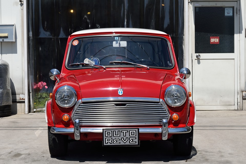 「またミニ乗りたいなぁ～」って言うベテランの方はもちろん、「ミニに乗りたいけど、仕様がいろいろで良く判らない！」って言う方の入門用としても良いと思いま～す！