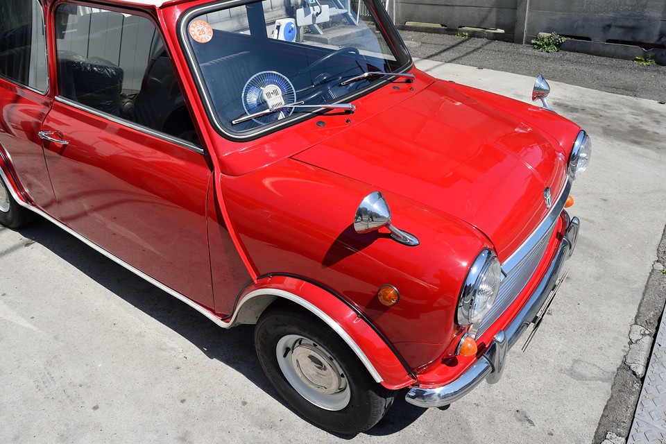 比較的、赤塗装は色あせしやすいのですが、それとは無縁の美しい状態です！って言うか、鮮やかな赤が目に染みるぅ～！