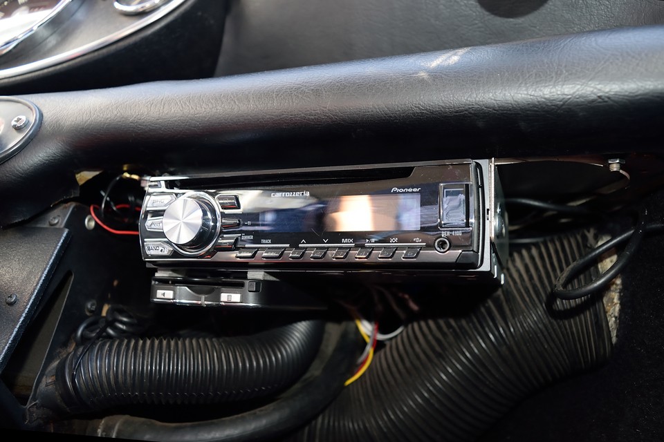 もちろんオーディオ、ＥＴＣも装備！いい音楽かけて・・・あぁ～ドライブ行きたい～！