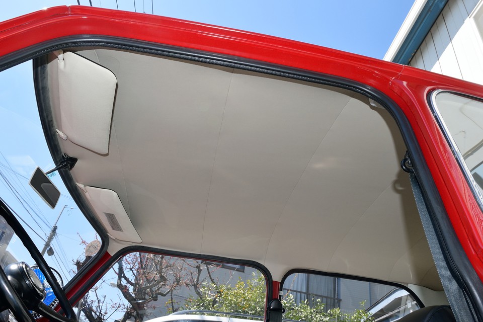 汚れが目立つはずの白い天張りだって、この通り！タバコやペット、芳香剤のイヤな臭いもありませ～ん！