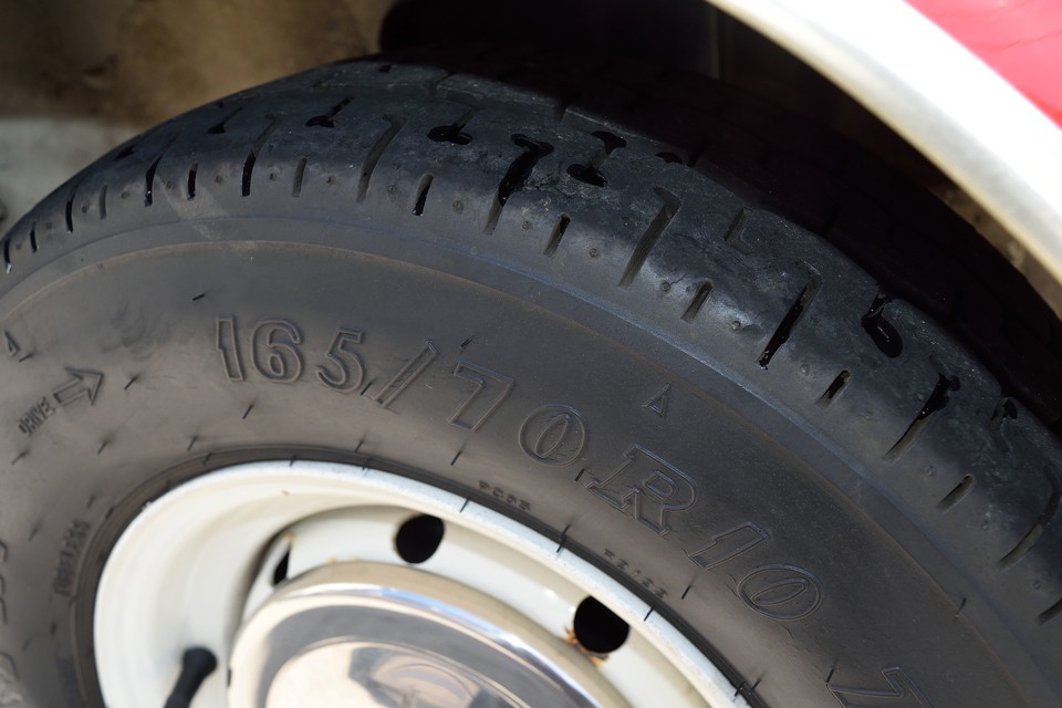 あら、しかもタイヤがDUNLOP SP SPORT R7のほぼ新品！あぁ～、もうちょっとお値段上げても良かったかも～！（笑）