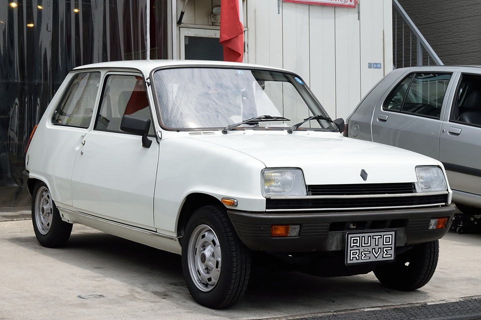 1982（昭和57）年式ルノーサンクAutomatic！通称「タテサンク」、何と右ハンドル、AT車、クーラー付き！