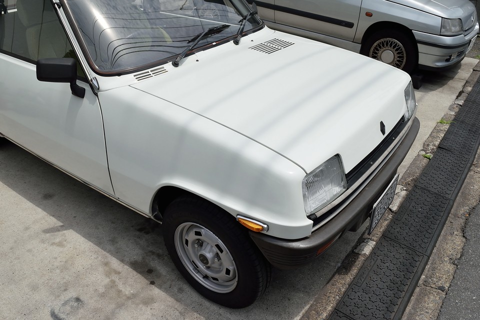 塗装はもちろん劣化はありますが、年式の割にはごくわずか・・・全体的にはかなり清潔感のある状態です！