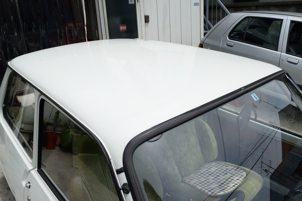 WAX掛け程度でピッカピッカになるレベルの劣化と言えばお判りいただけるかと・・・。