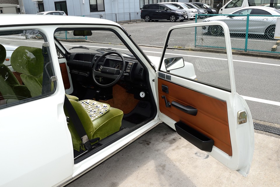 そんでもって、インテリアがこれまたククゥ～！な状態・・・決定権のある方（おそらく奥様？！）に是非ご覧いただきたいのですぅ～！