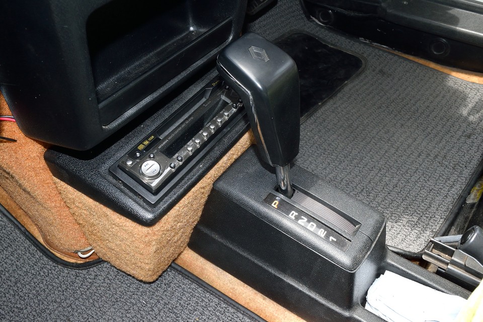 え～何度も言いますが、オ～トマです！この時代のATって大丈夫？なんて心配は無用！ATコンピュータも新品交換したばかり！快調そのもの！