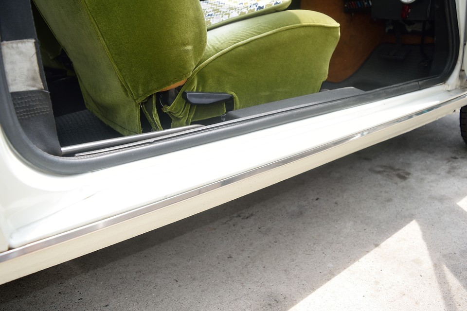 サイドシルです。・・・うっぉ。