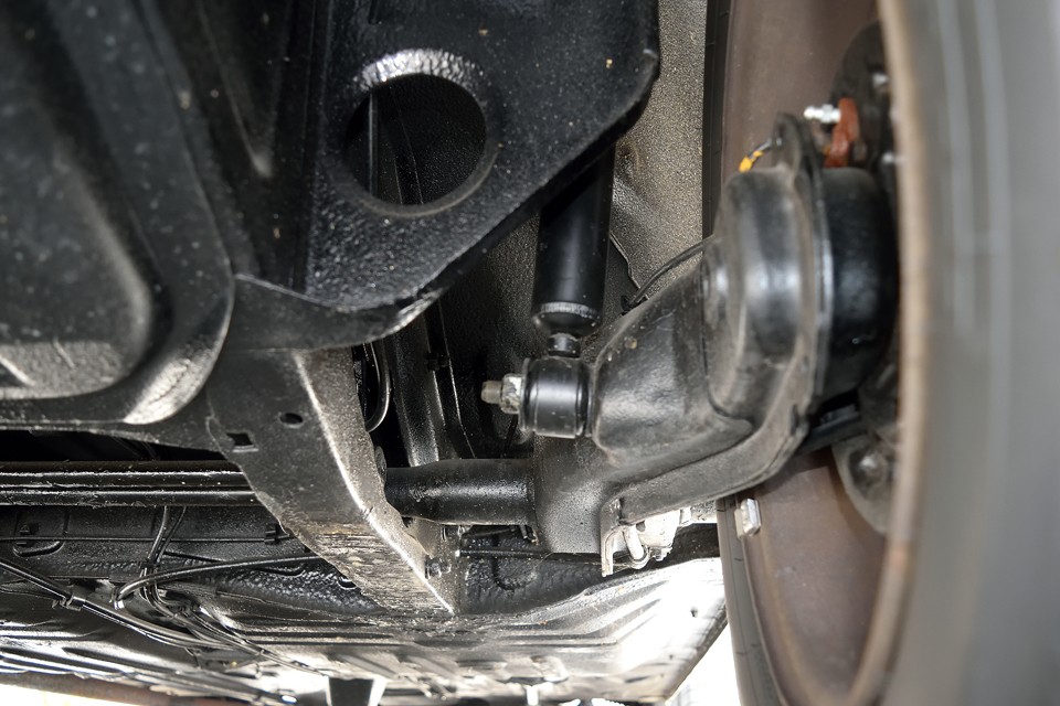 リアショックアブソーバ新品交換したばかりです。・・・うっぉぉぉぉぉ。