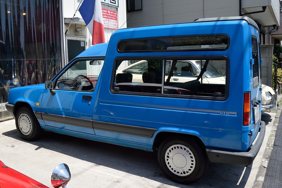 フランス車＝実用性って言いますが、そういう意味では、このエクスプレスは、まさしく「ザ・フレンチ！」